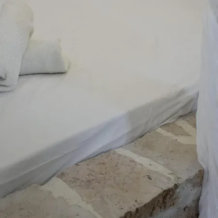 Cute Seafront Escape For 3 *