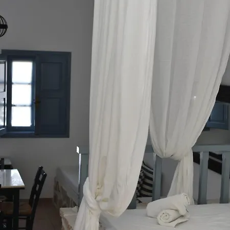 Cute Seafront Escape For 3 *
