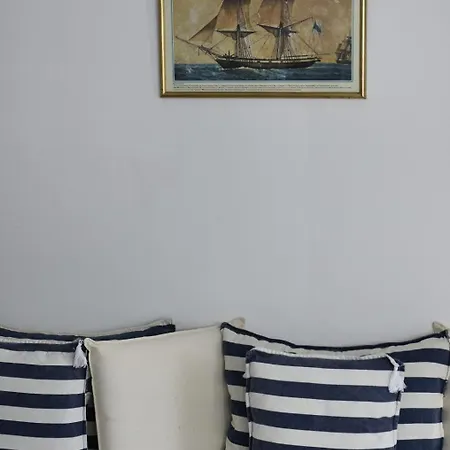 Appartement Cute Seafront Escape For 3 *