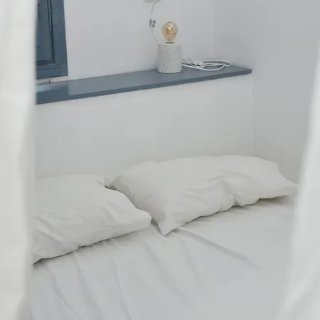 Cute Seafront Escape For 3 *