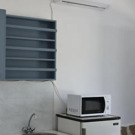 Cute Seafront Escape For 3 Pátmos