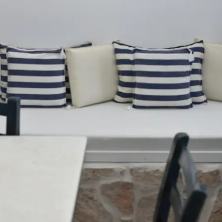 Cute Seafront Escape For 3 Pátmos