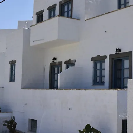 Cute Seafront Escape For 3 *