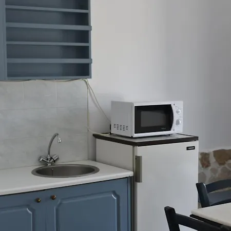 Cute Seafront Escape For 3 *